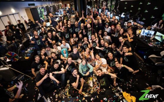Photo de conclusion du ZEVENT 2022 avec tous les streamers prenant la pose